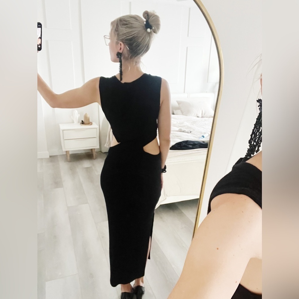 Lna Ribbed Cut Out MIDI Dress - Picture 4 of 7